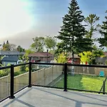 Luxurious House In Scarborough