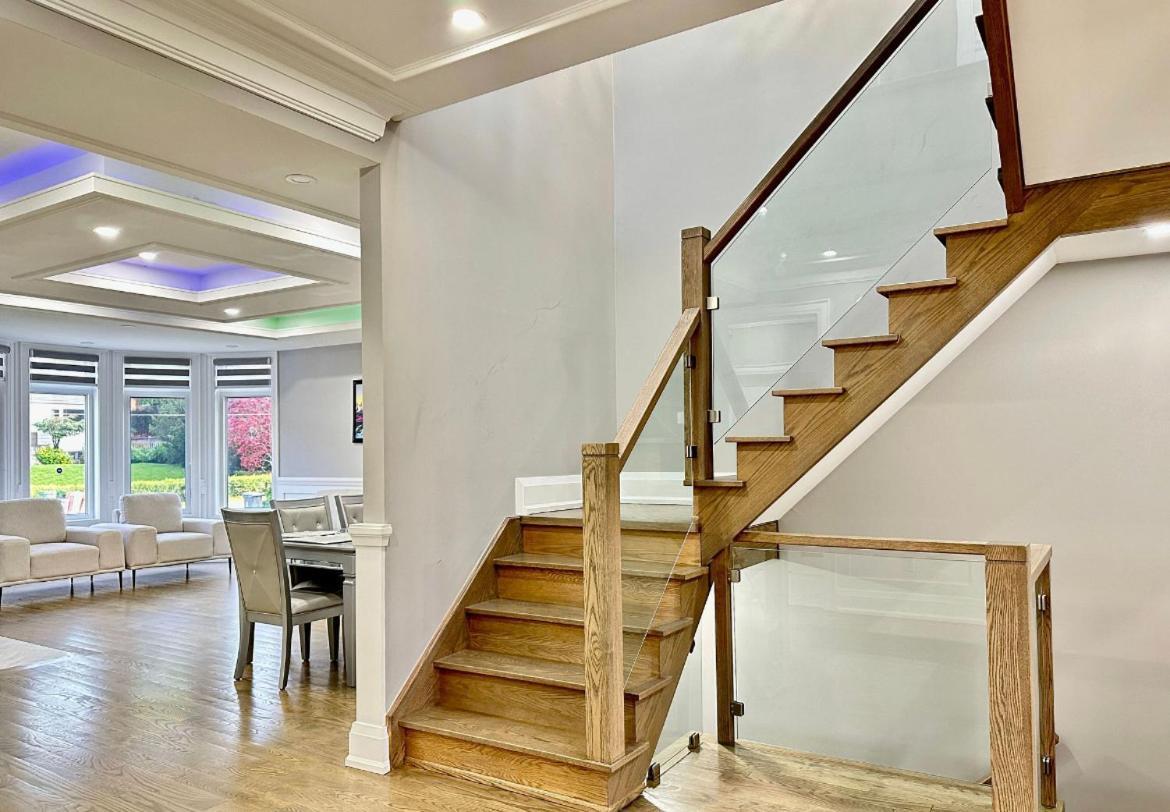 Luxurious House In Scarborough Villa