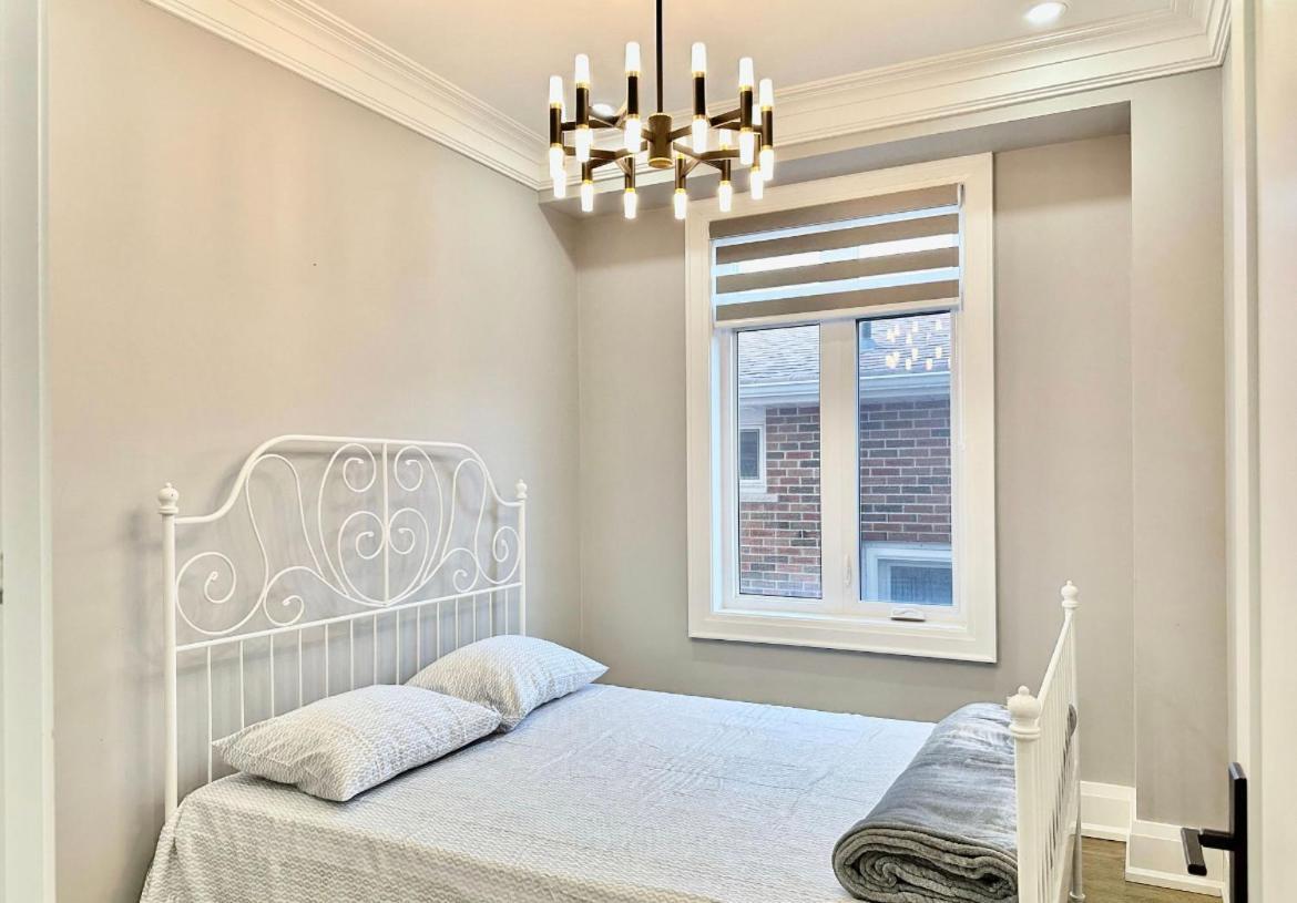 Villa Luxurious House In Scarborough